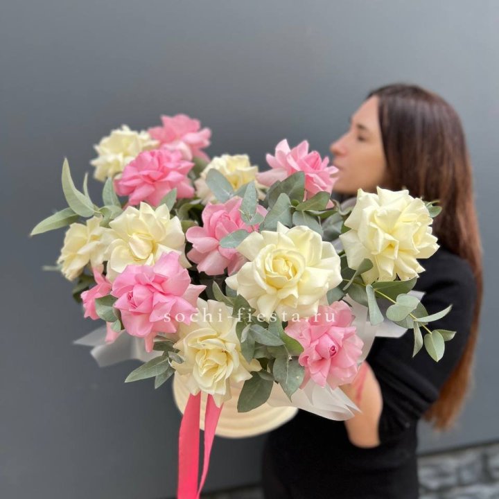 Зефирный бокс из 17 французских роз микс в Владивостоке