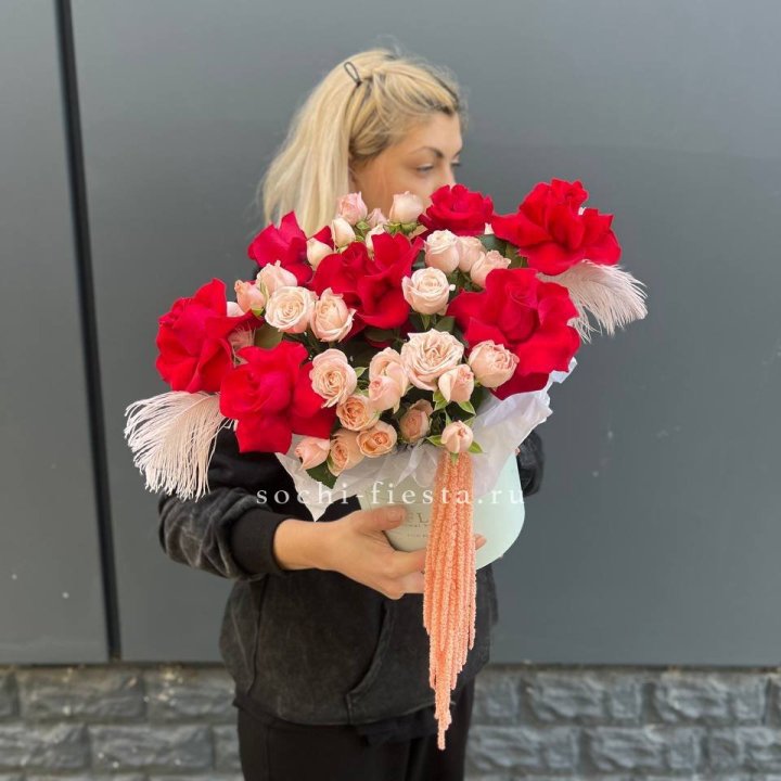 Бокс с нежными розами  в Владивостоке