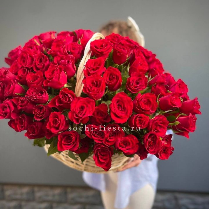 121 красная роза в корзине   в Владивостоке