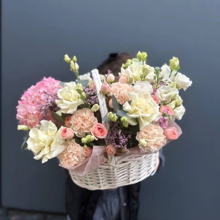 Цветочная корзина "Софтнес" в Владивостоке