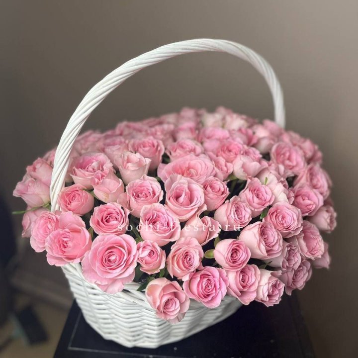 101 розовая роза в корзине в Владивостоке