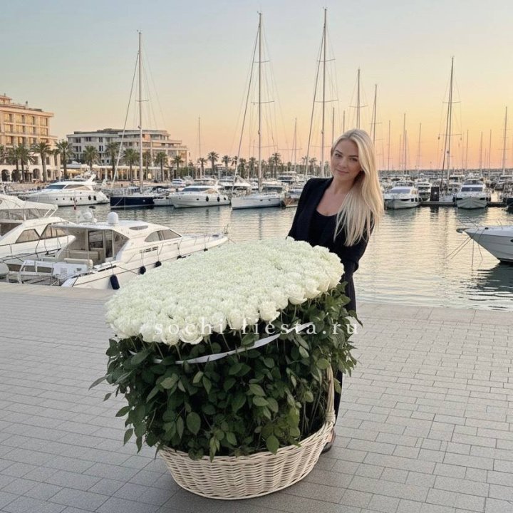 301 высокая роза в корзине в Владивостоке