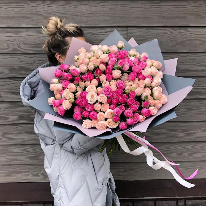 55 роз микс кустовых в Владивостоке