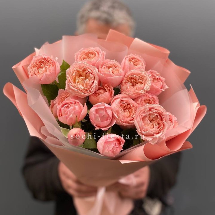 Букет комплимент из кустовых роз Джульетта в Владивостоке