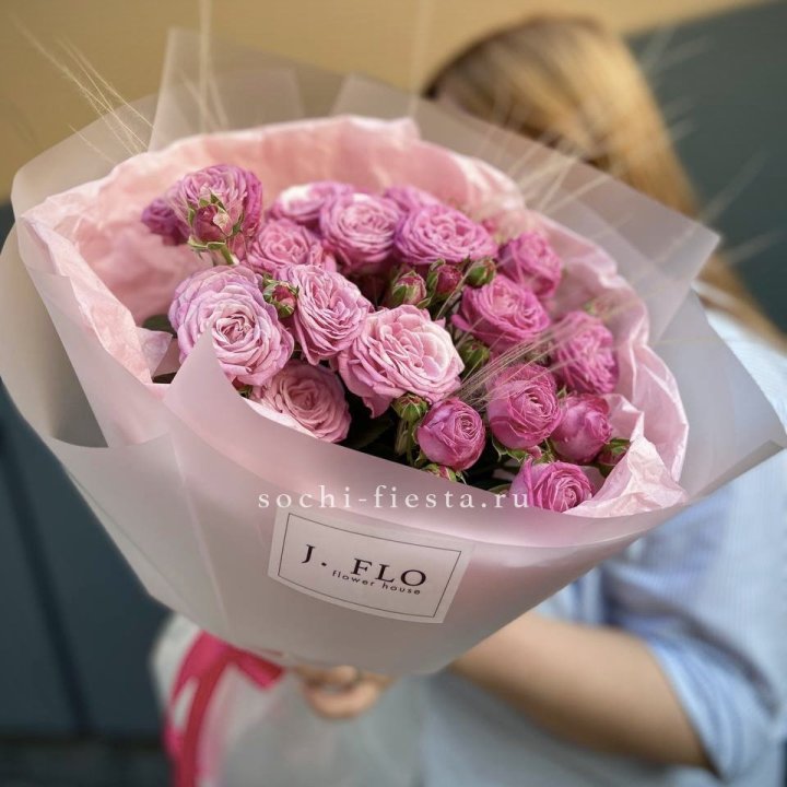Пионовидные розы Мадам Бомбастик Pink в Владивостоке