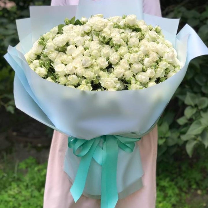 51 белая кустовая роза в Владивостоке