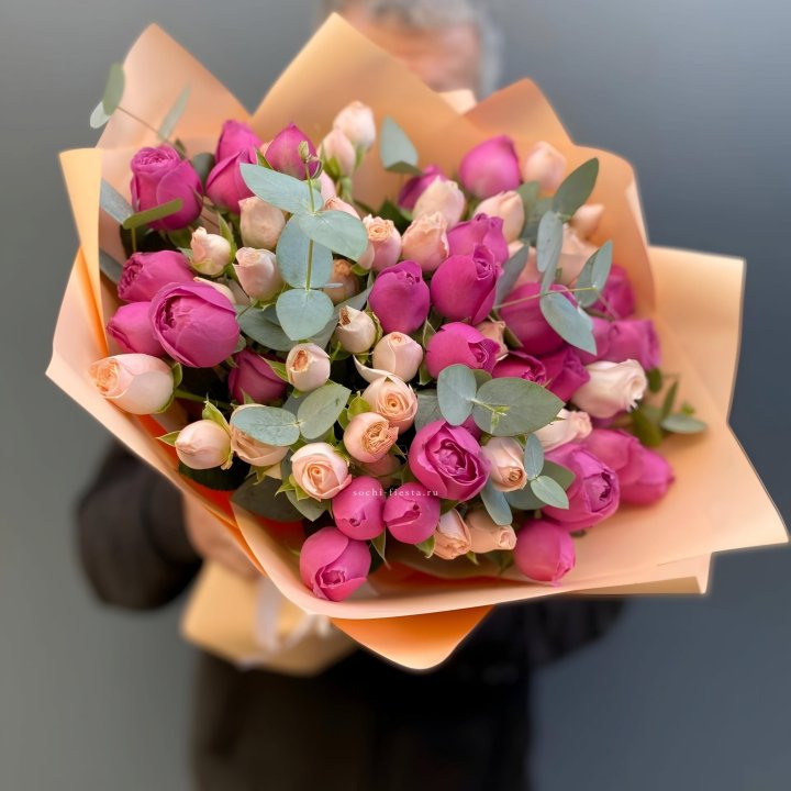 Букет кустовых роз Тендернес в Владивостоке