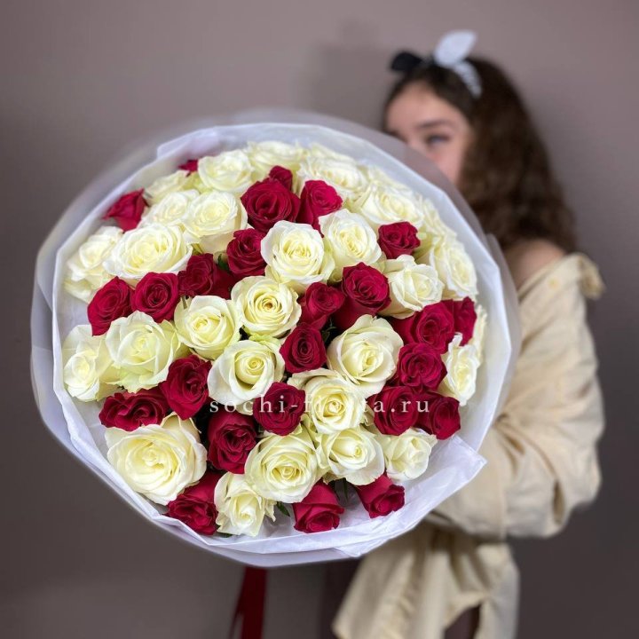 Микс из 55 роз в Владивостоке