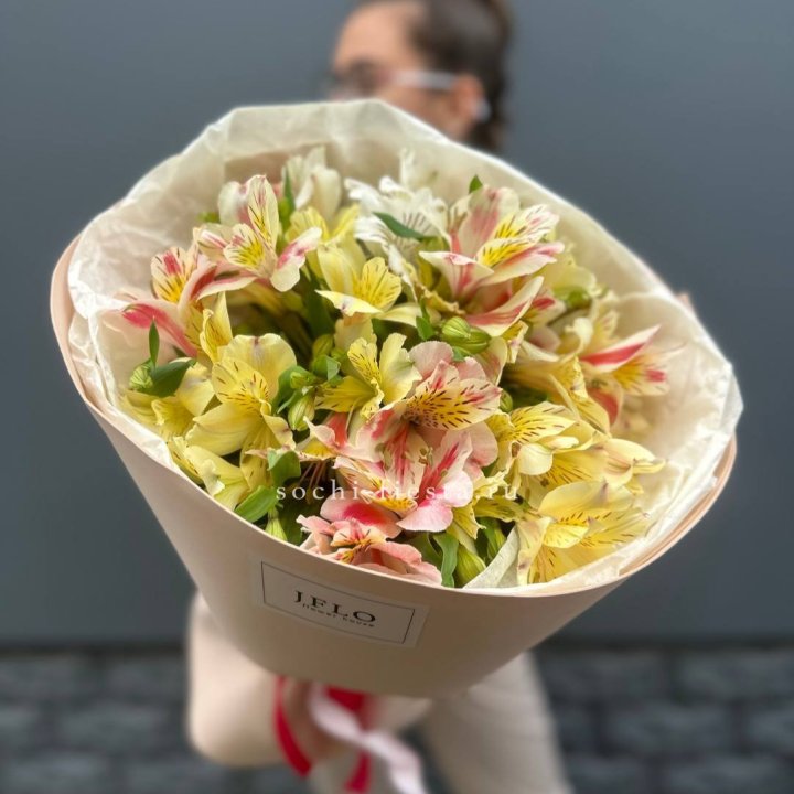 Альстромерии в нежном оформлении в Владивостоке