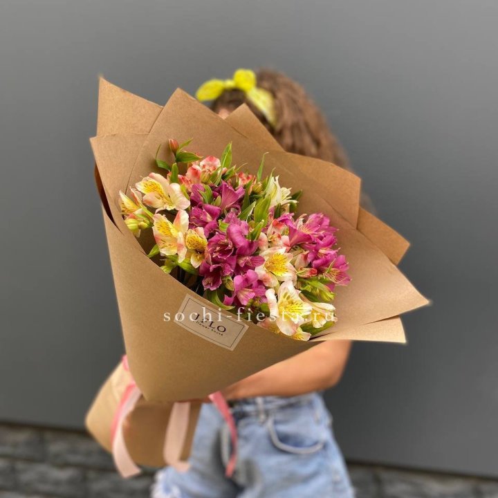 Альстромерии в крафте в Владивостоке