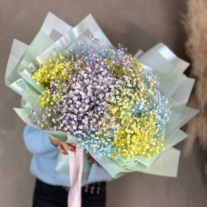 Букет радужных гипсофил в Владивостоке
