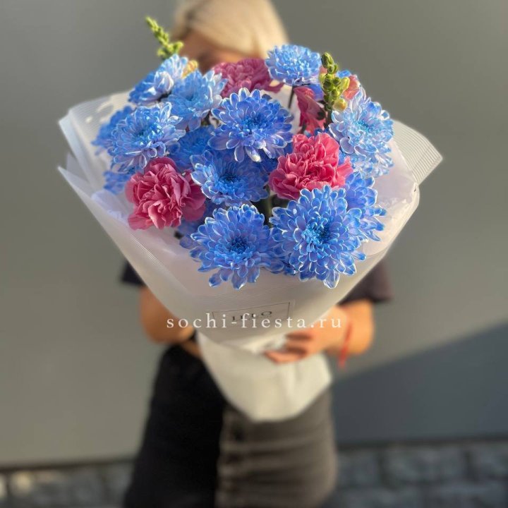 Букет сборный с хризантемой в Владивостоке