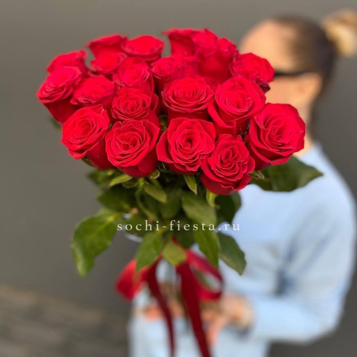 19 красных роз в Владивостоке