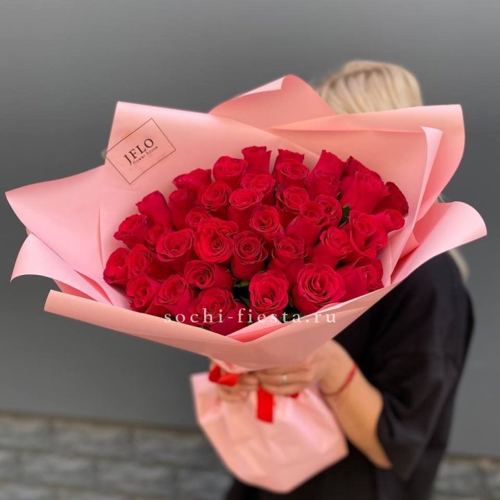 35 красных роз в Владивостоке