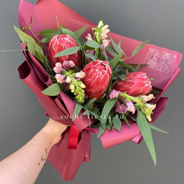 Букет из протеи "Квин" в Владивостоке