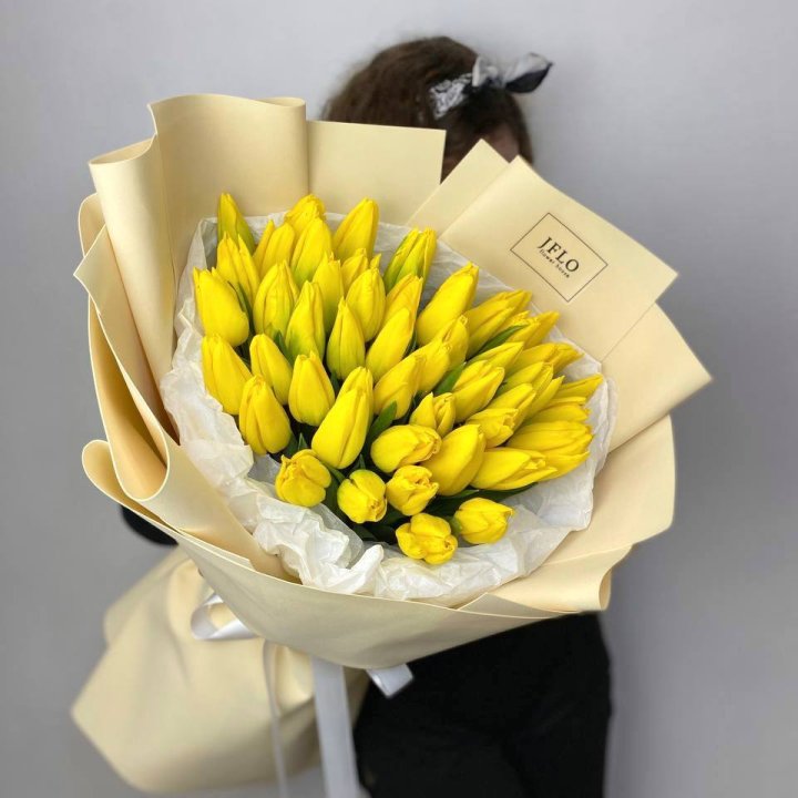 51 жёлтый тюльпан в Владивостоке