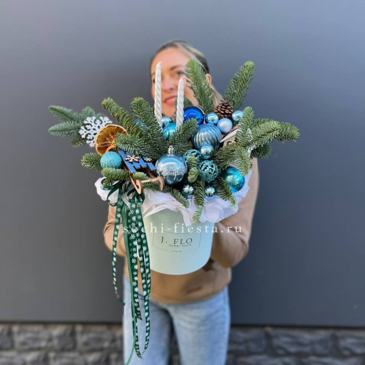 Композиция "Мери крисмас блю" в Владивостоке