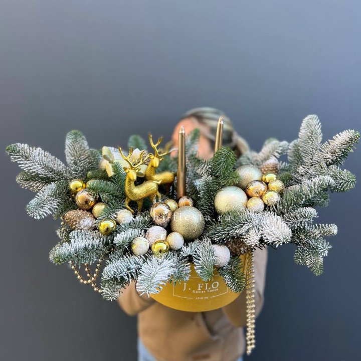 Композиция "Мери крисмас голд" в Владивостоке