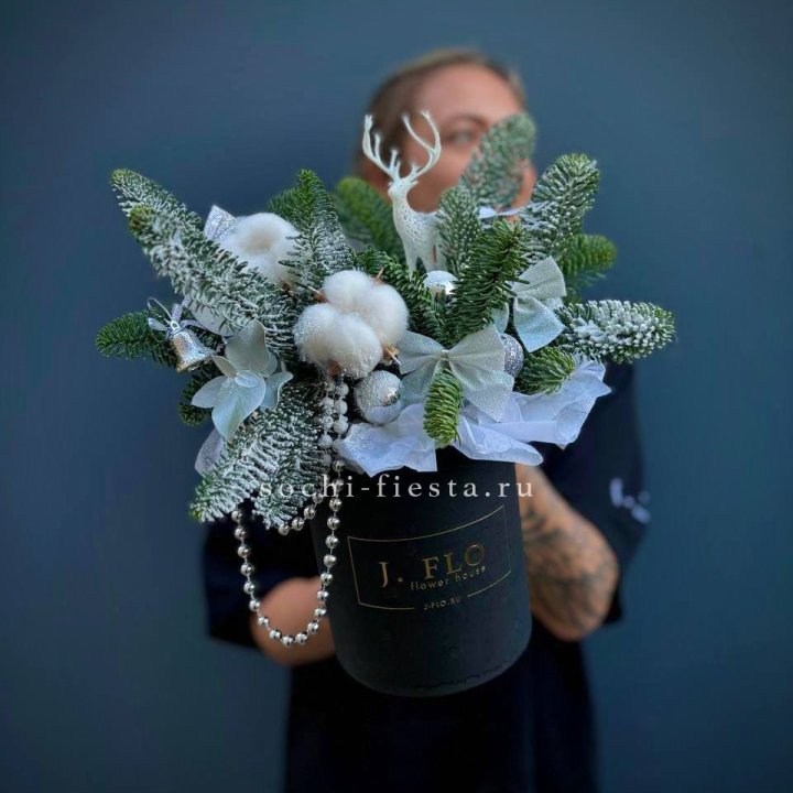 Композиция "Мери крисмас" в Владивостоке