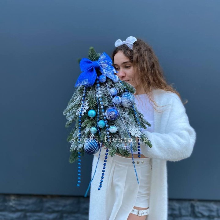 Новогодняя елочка "Блю" в Владивостоке