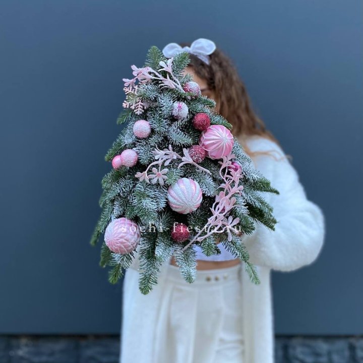 Новогодняя елочка "Розе" в Владивостоке