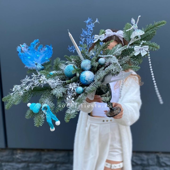 Композиция в бокале голубая в Владивостоке