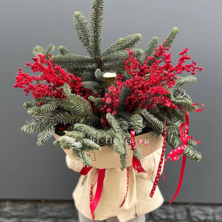 Букет нобилиса и ягод в Владивостоке