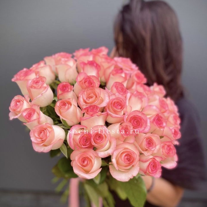 Охапка Роз Джумилия в Владивостоке