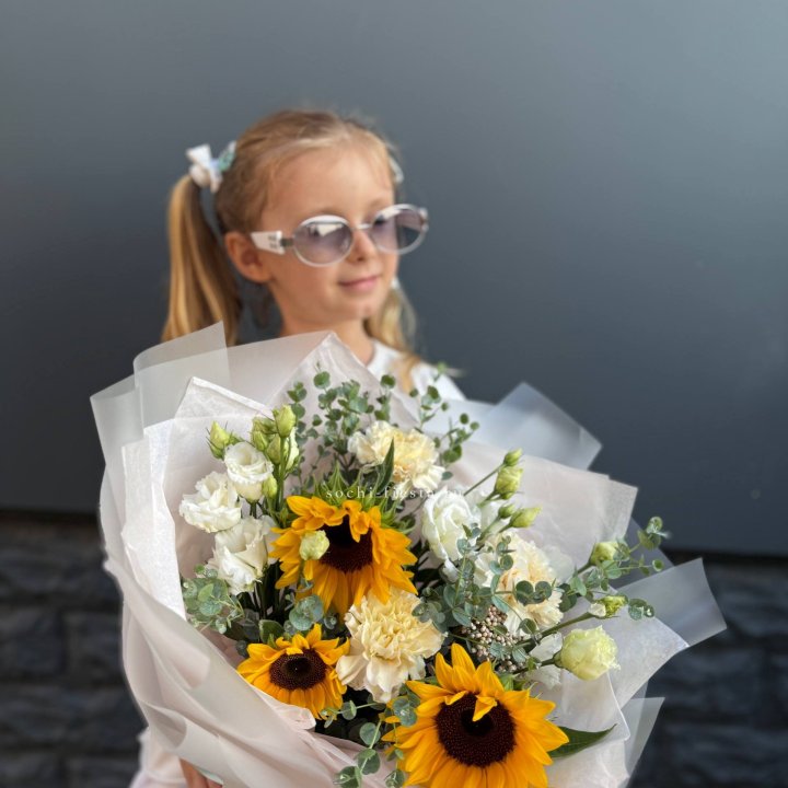  Букет  из стойких цветов с подсолнухами в Владивостоке