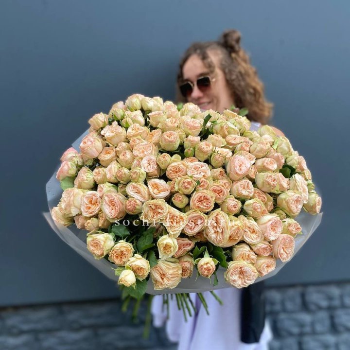 51 пионовидная роза в Владивостоке