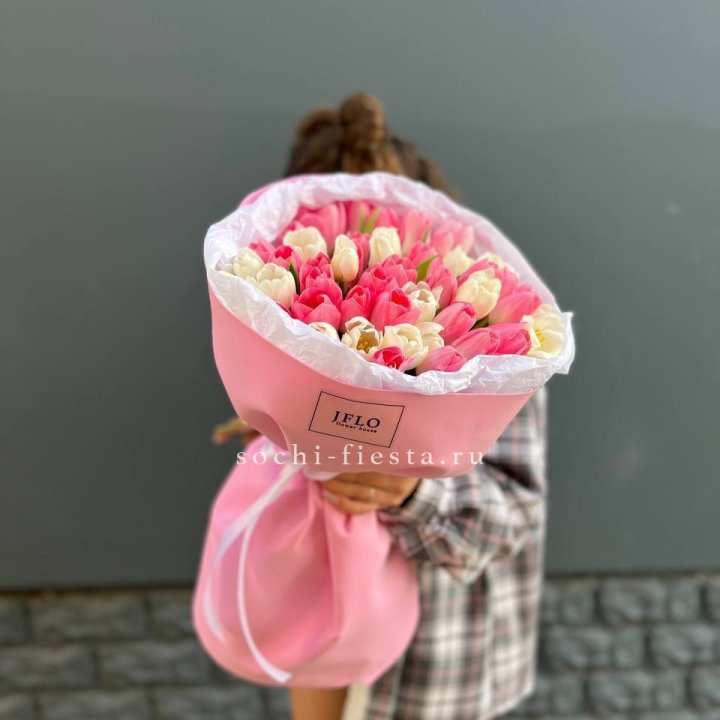 51 бело-розовый тюльпан в Владивостоке