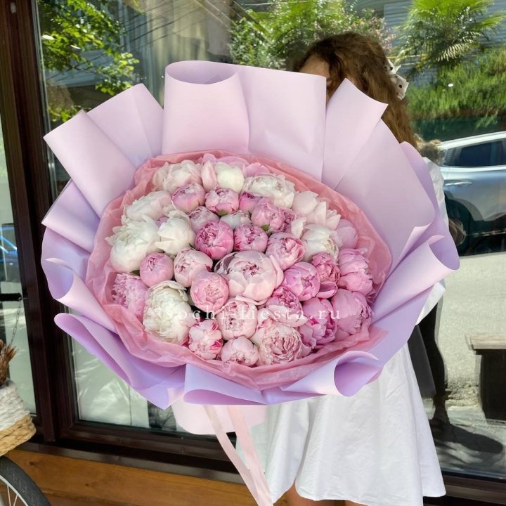51 розовый пион в Владивостоке