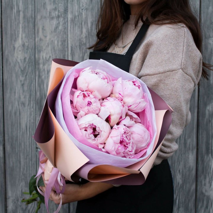 7 зефирных пионов в оформлении в Владивостоке