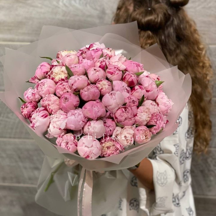 51 розовый пион в Владивостоке