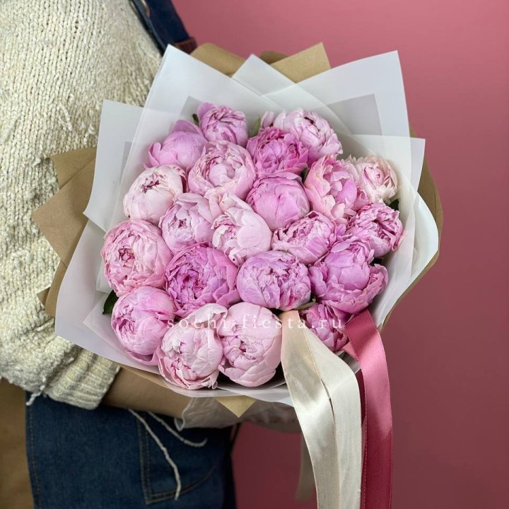 Букет из 21 пионов в Владивостоке