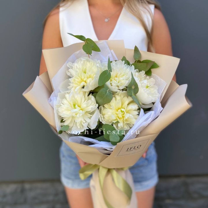  Букет белых пионов в Владивостоке