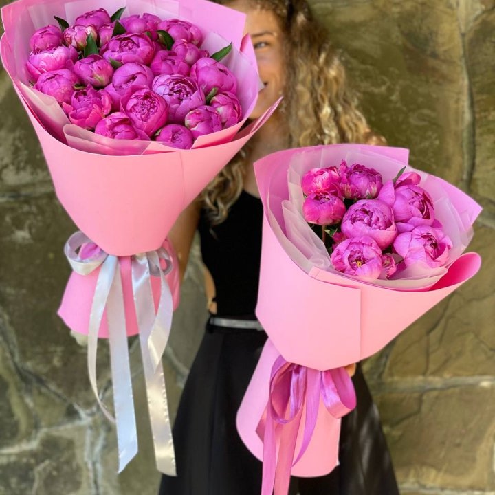 Букет ярких пионов  в Владивостоке