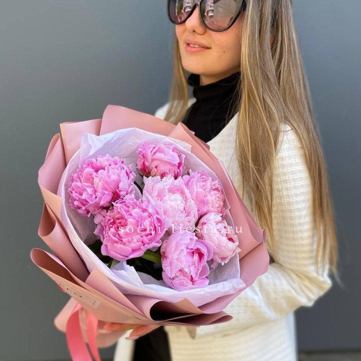 7 пионов в оформлении в Владивостоке