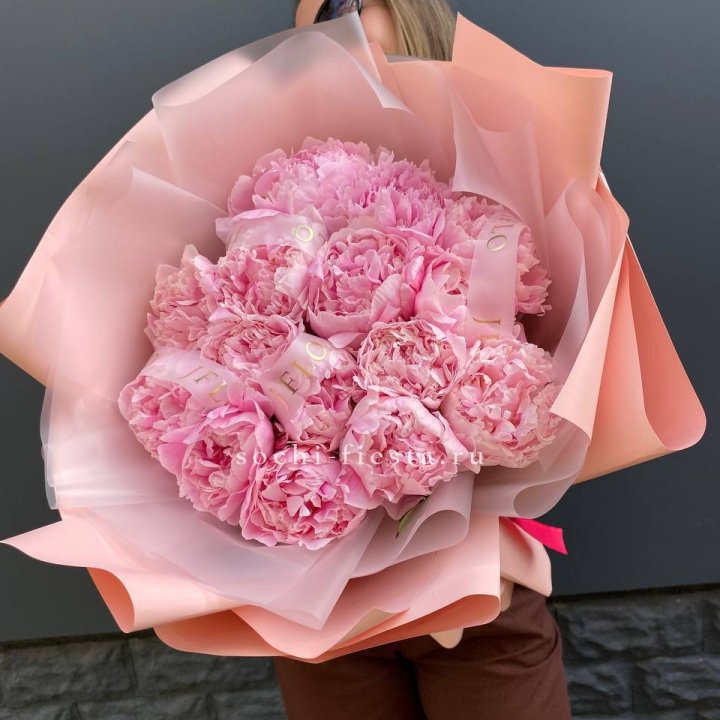 15 пионов "Монинг" в Владивостоке