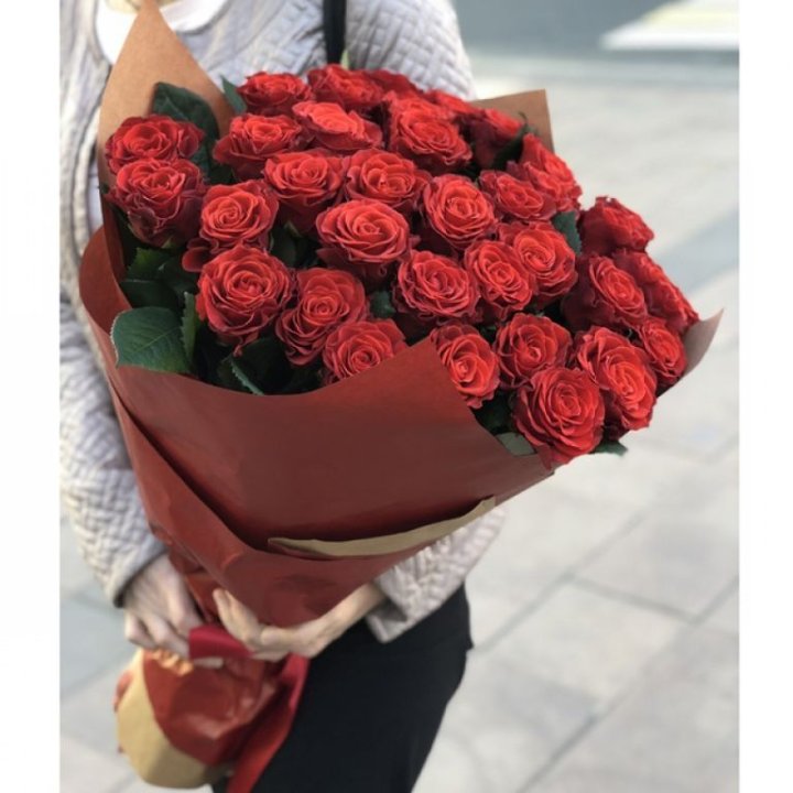 29 высоких роз  в Владивостоке