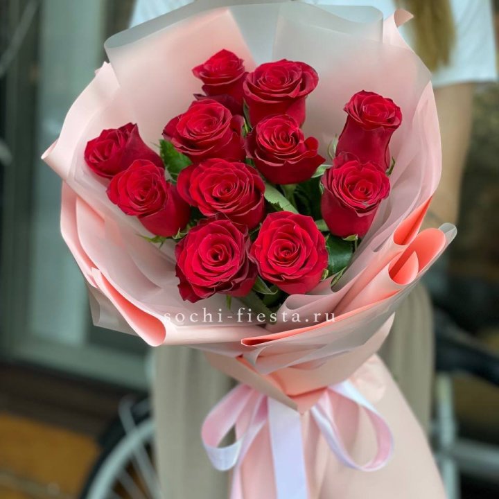 Букет красных роз "Мадам ред" в Владивостоке