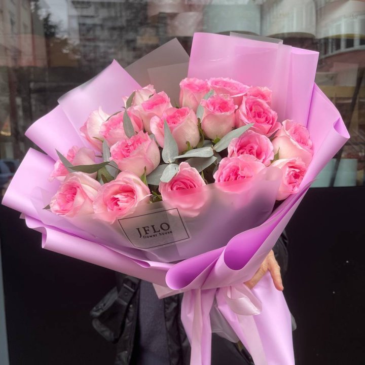  19 розовых роз в Владивостоке