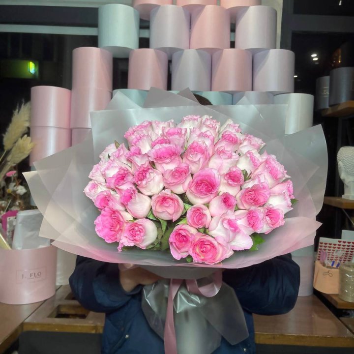  51 розовых роз в Владивостоке