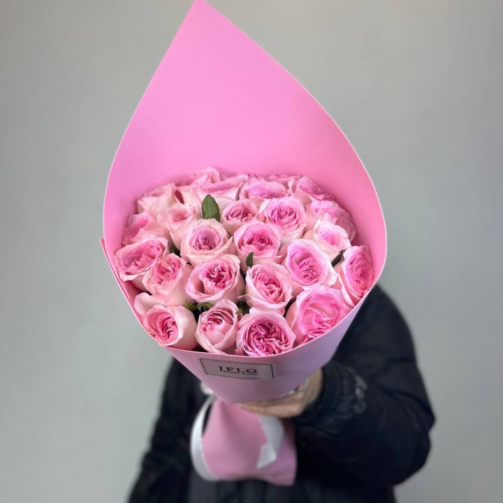 25 нежных роз в Владивостоке