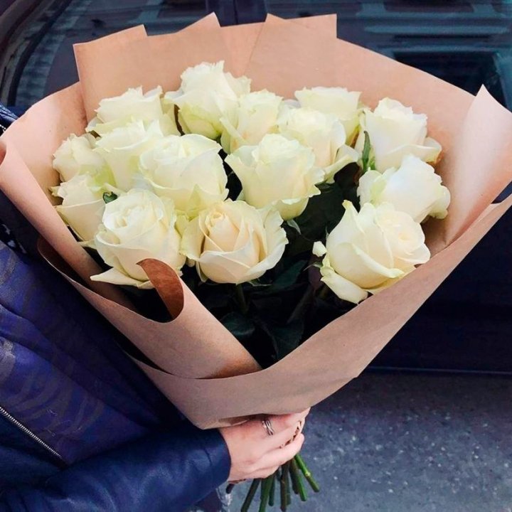 15 белых роз "Крафт" в Владивостоке