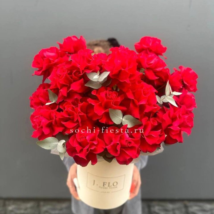 35 Французских роз в боксе в Владивостоке