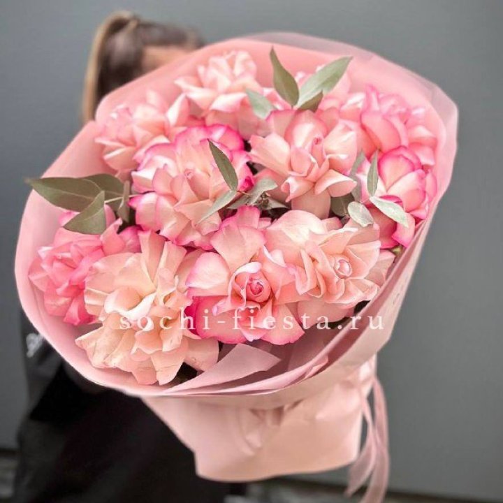 Нежно- розовые французские розы Венди в Владивостоке