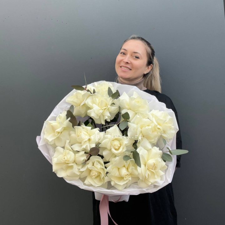 13 Белых французских роз Облако в Владивостоке