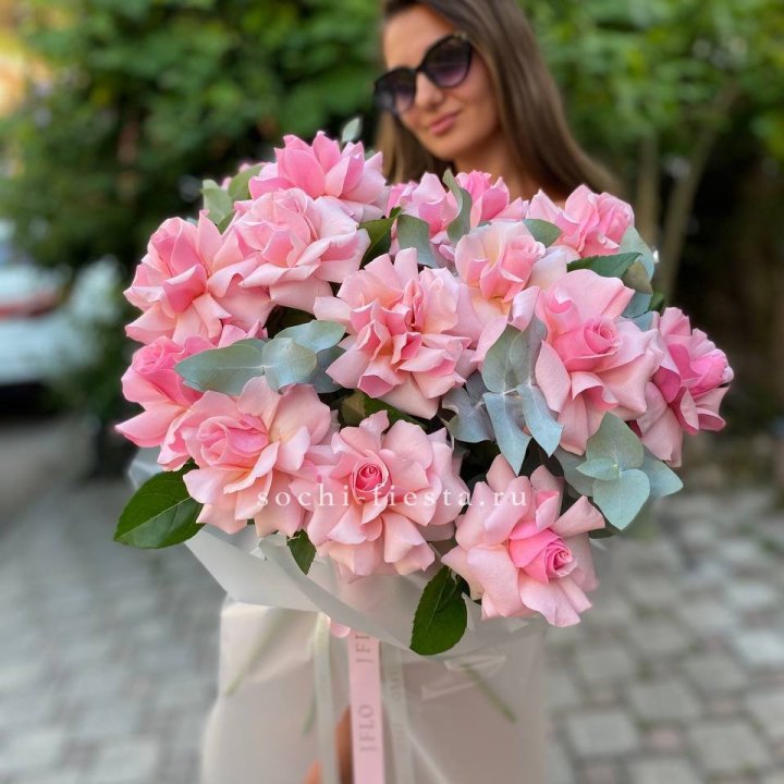 17 Розовых  французских роз в Владивостоке