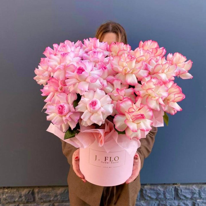 25 Французских роз микс в боксе в Владивостоке